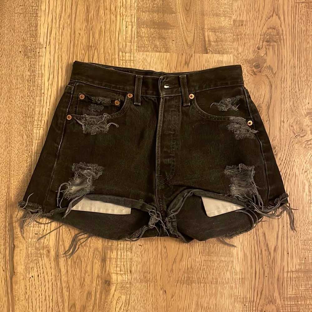 Size 27 black Levi 501 denim shorts